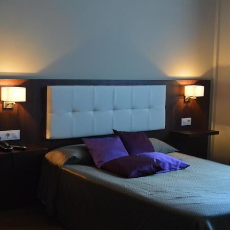 Hotel Pena Cruz Malpartida de Cáceres Dış mekan fotoğraf